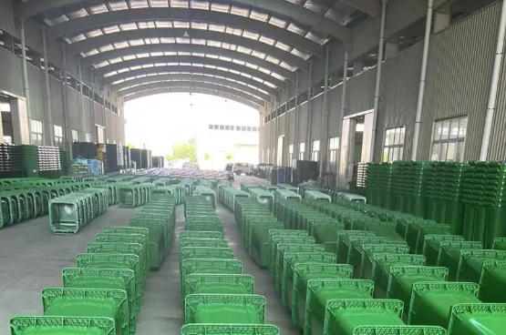 我廠一批240升塑料垃圾桶送往山東青島市市北區